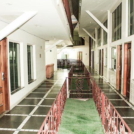 Cumbipar King Hotel グアルーリョス エクステリア 写真