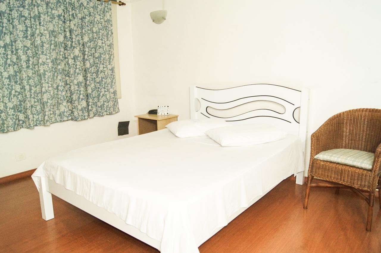Cumbipar King Hotel グアルーリョス エクステリア 写真