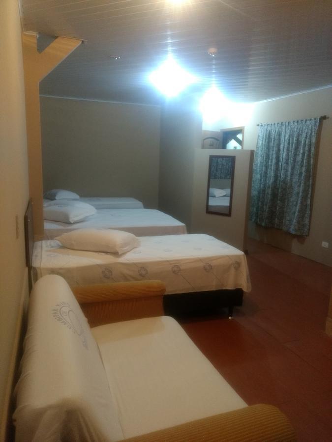 Cumbipar King Hotel グアルーリョス エクステリア 写真